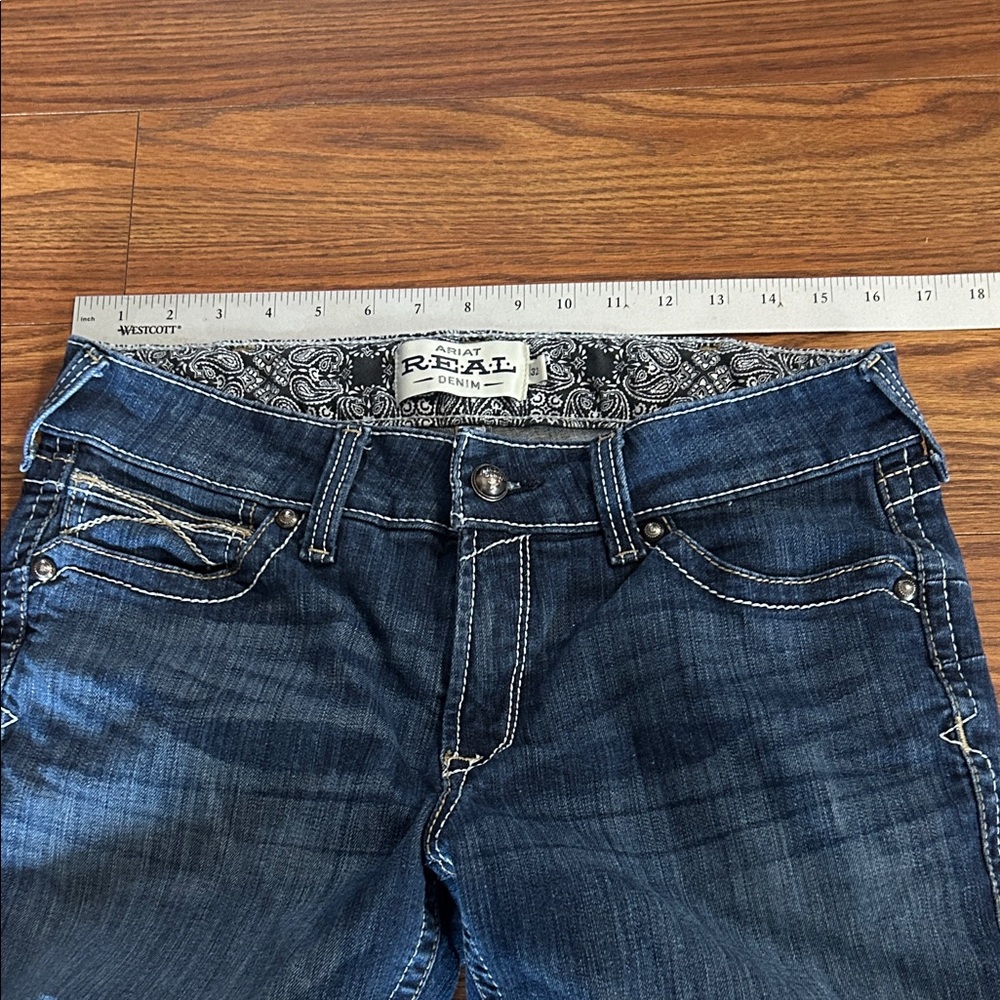 Ariat R.E.A.L. Mid Rise Stretch Entwined Boot Cut Jeans Med‎ Wash Size 32 Short - Picture 4 of 10